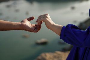 Διαπροσωπικές Σχέσεις και Συναισθηματική Εξάρτηση: Μια Ευαίσθητη Ισορροπία